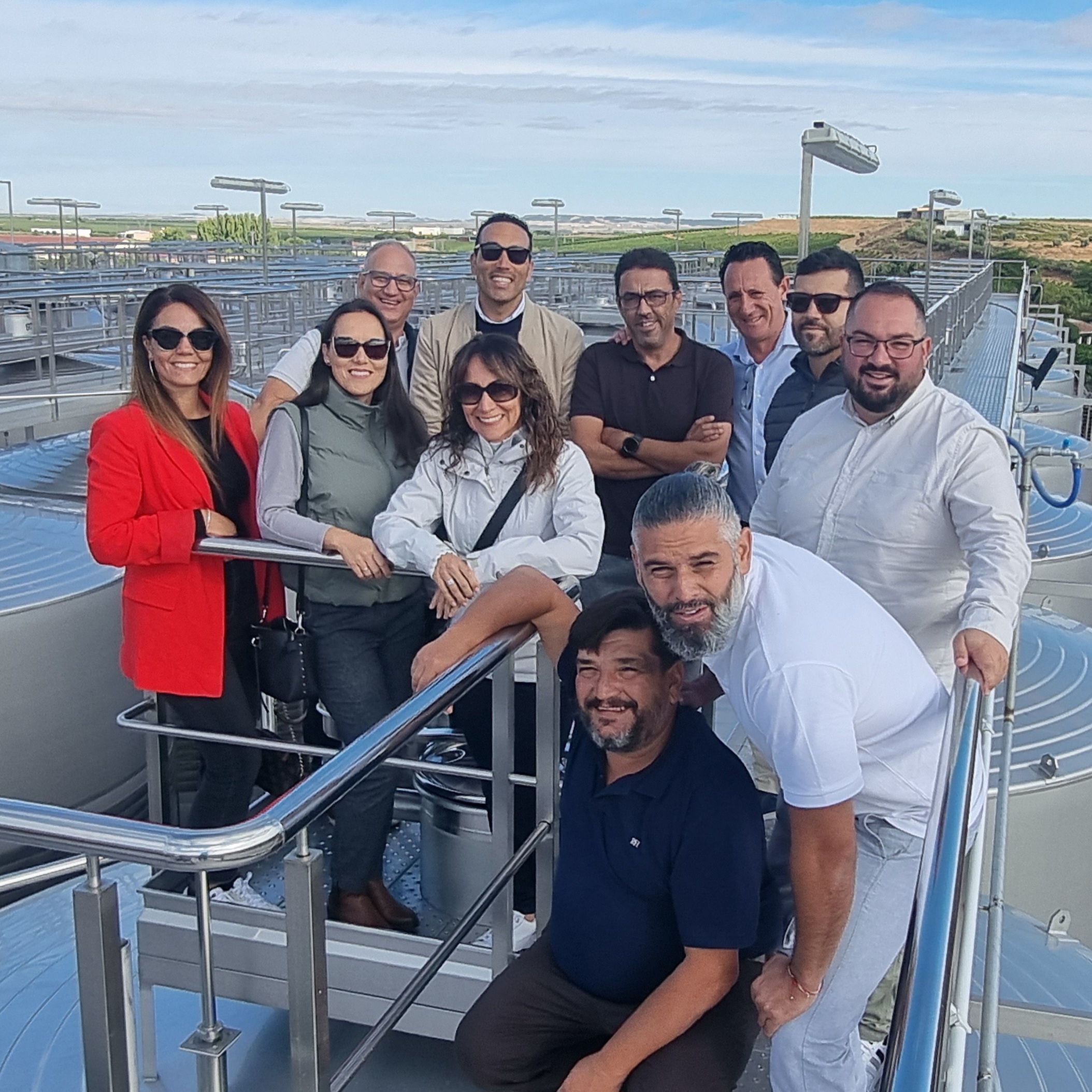 Equipo de trabajo de la bodega Félix Solís Avantis en Rueda, comprometido con la elaboración de vinos como Analivia Verdejo